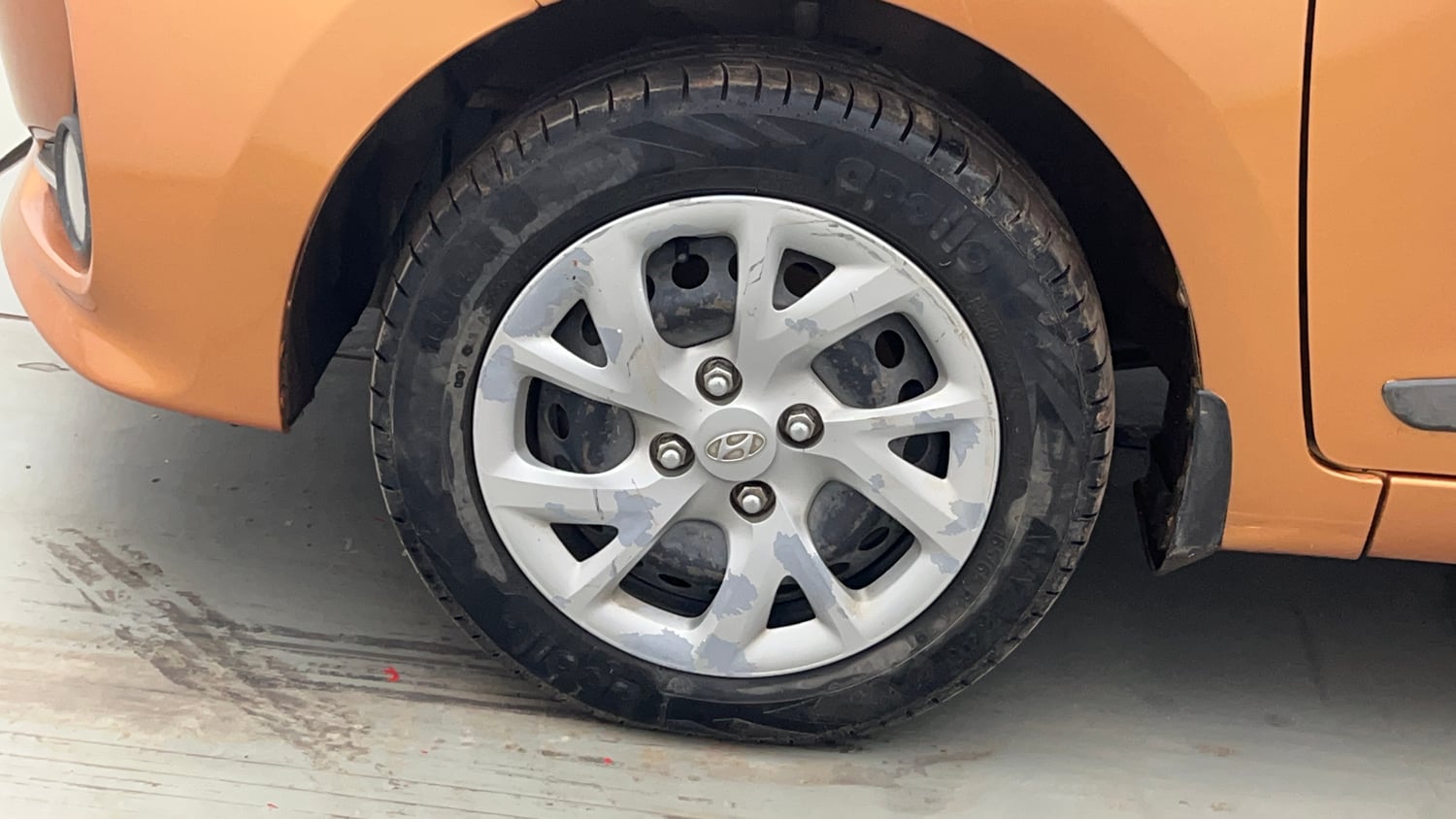 Used 2018 Hyundai Grand i10 Sportz 1.2 Kappa VTVT Petrol Manual tyres LEFT FRONT TYRE RIM VIEW