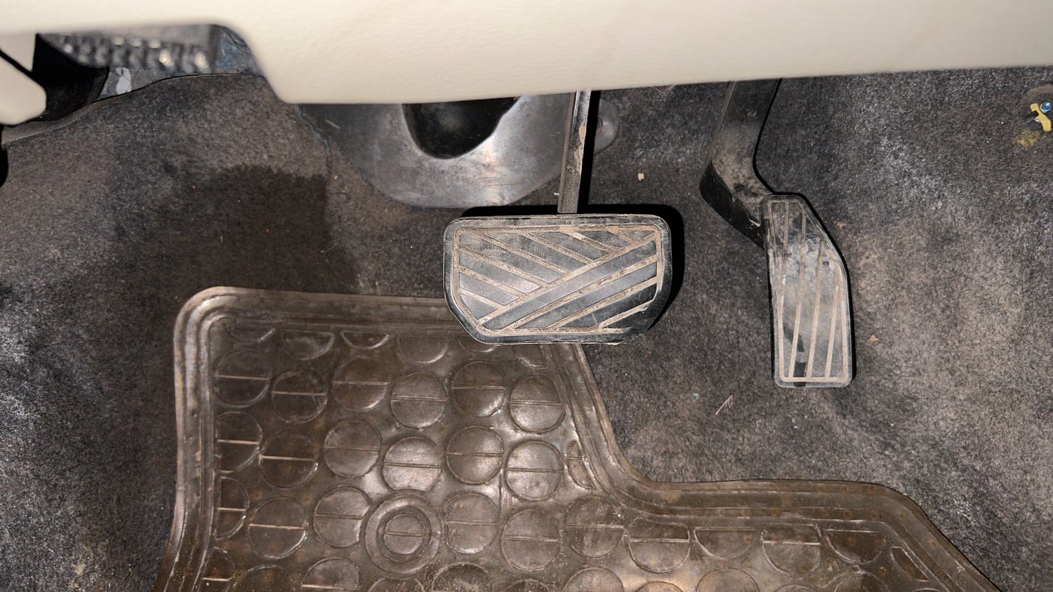 Used 2015 Maruti Suzuki Celerio VXi AMT Petrol Automatic interior PEDALS VIEW