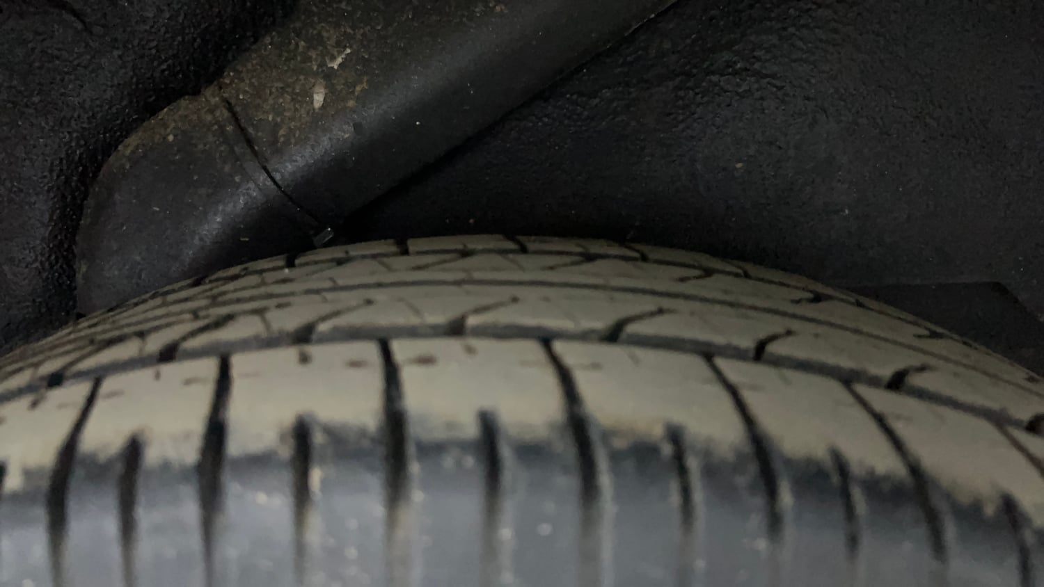 Used 2013 Hyundai i10 Magna 1.2 Kappa2 Petrol Manual tyres LEFT REAR TYRE TREAD VIEW