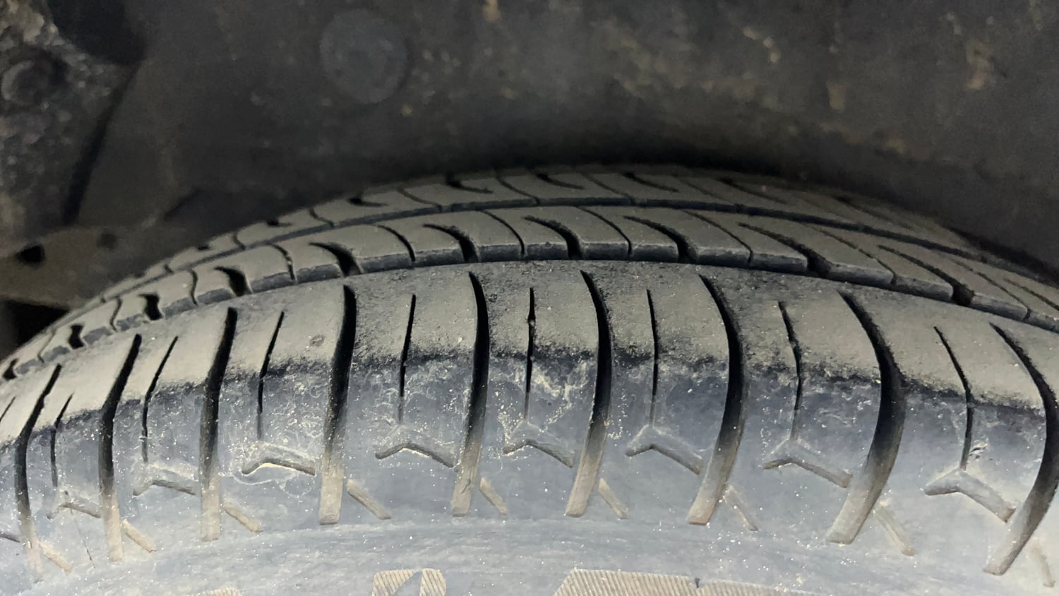 Used 2014 Hyundai i10 Sportz 1.1 iRDE2 Petrol Manual tyres RIGHT REAR TYRE TREAD VIEW