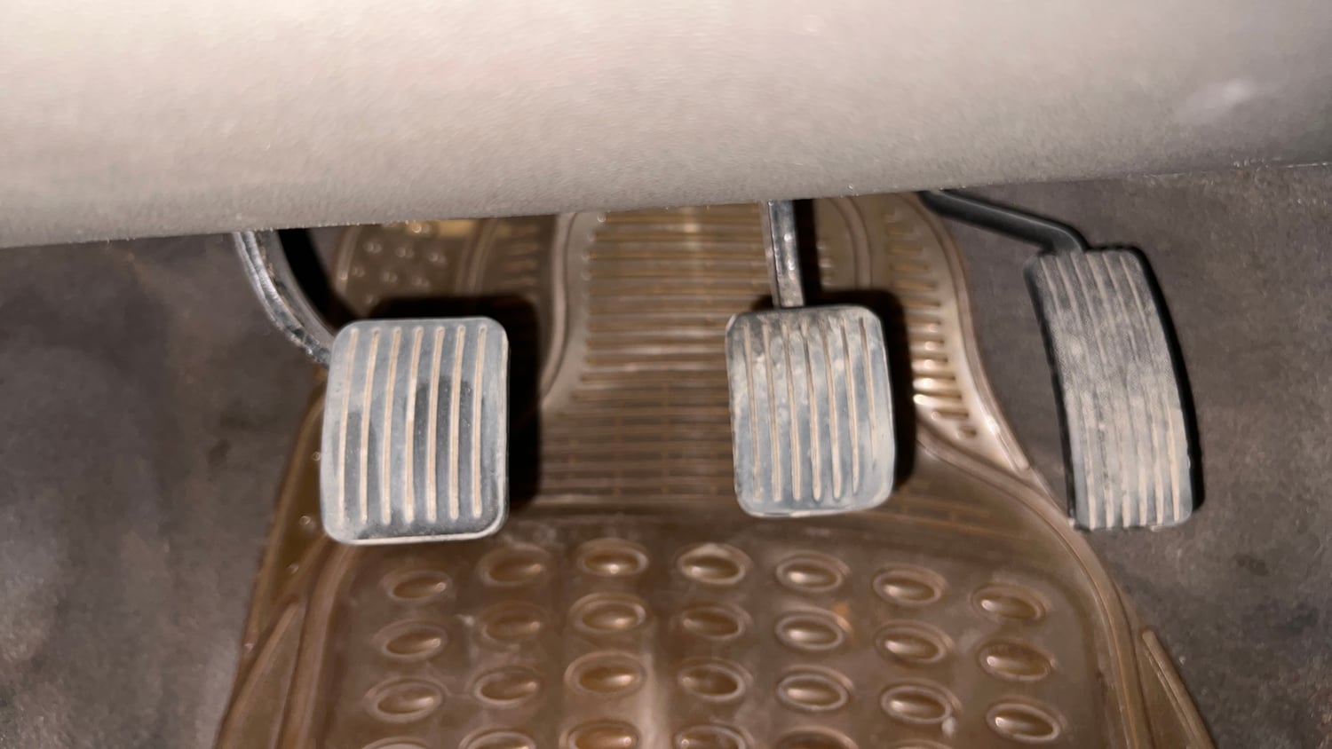 Used 2014 Hyundai i10 Magna 1.1 iRDE2 Petrol Manual interior PEDALS VIEW