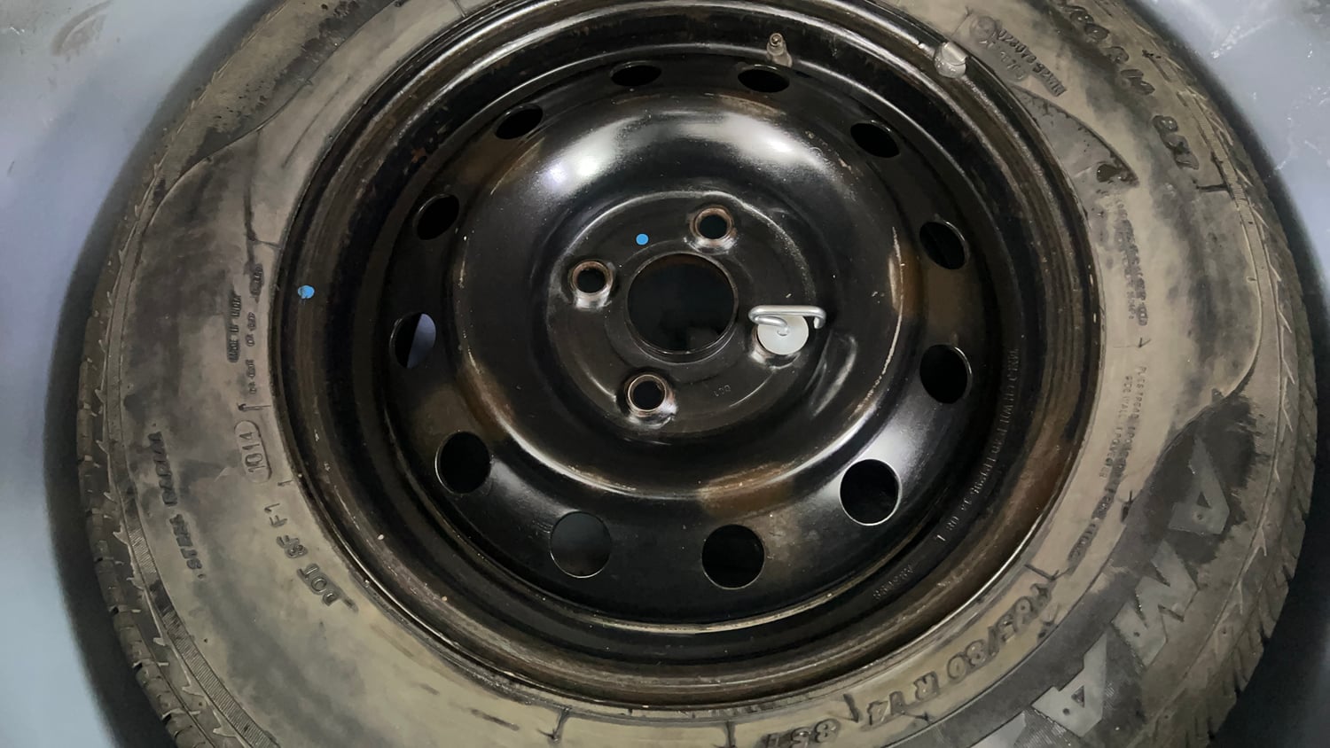 Used 2014 Maruti Suzuki Swift VXi Petrol Manual tyres SPARE TYRE VIEW