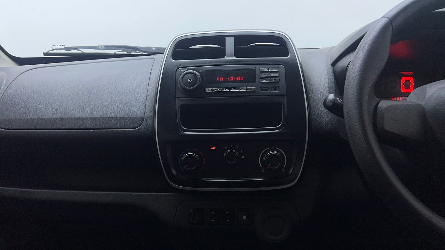 Used 2018 Renault Kwid RXL Petrol Manual interior MUSIC SYSTEM & AC CONTROL VIEW