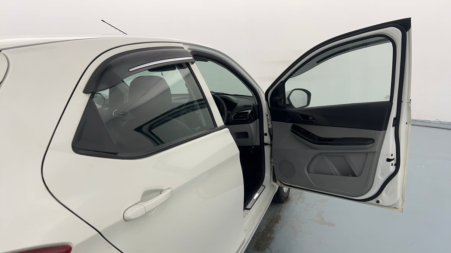 Used 2021 Tata Tiago XT Petrol Manual interior RIGHT FRONT DOOR OPEN VIEW