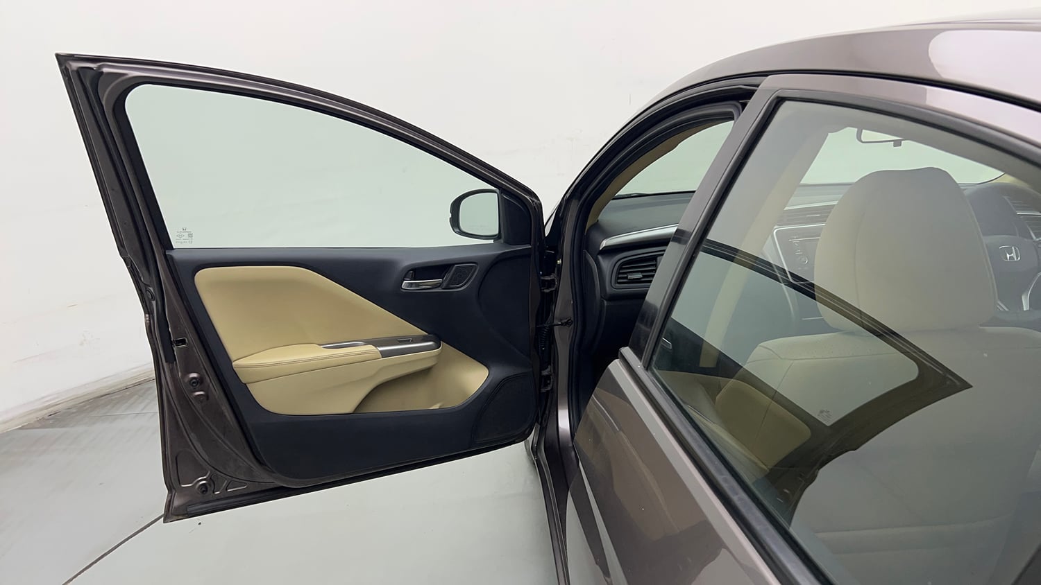 Used 2015 Honda City VX CVT Petrol Automatic interior LEFT FRONT DOOR OPEN VIEW
