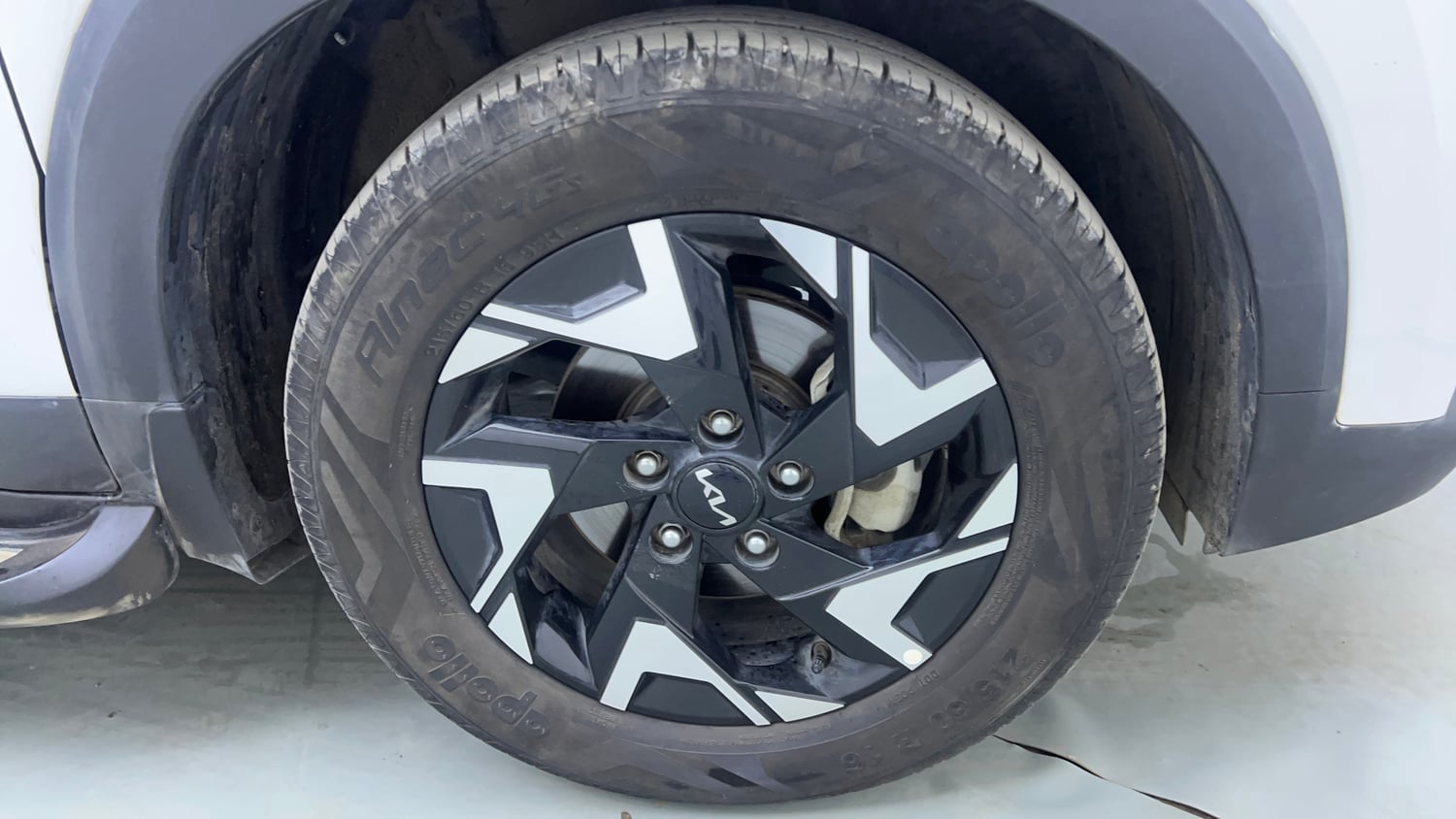 Used 2024 Kia Sonet GTX Plus 1.0 Turbo Petrol DCT Petrol Automatic tyres RIGHT FRONT TYRE RIM VIEW