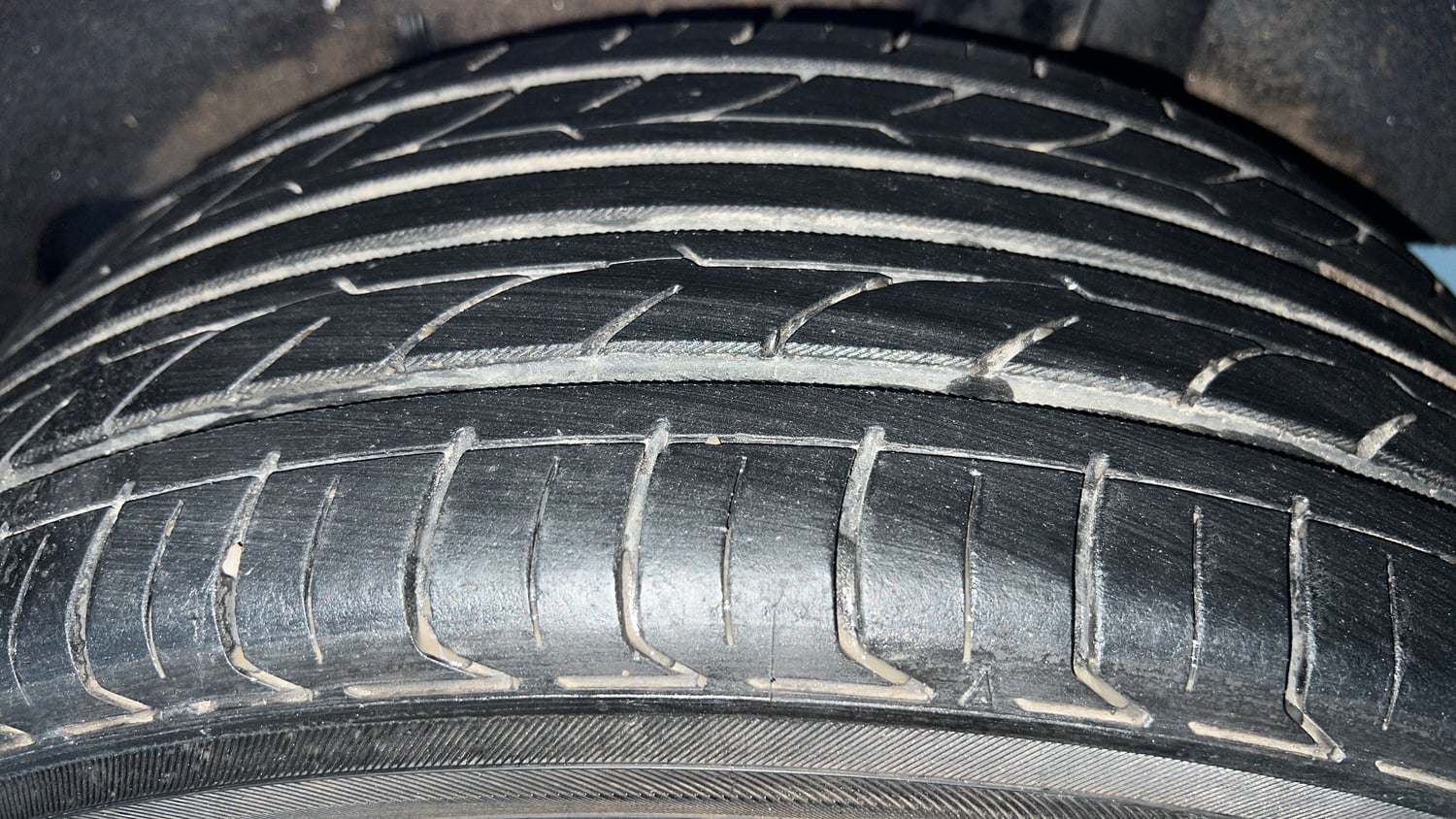 Used 2017 Maruti Suzuki Baleno Alpha 1.2 Petrol Manual tyres LEFT REAR TYRE TREAD VIEW