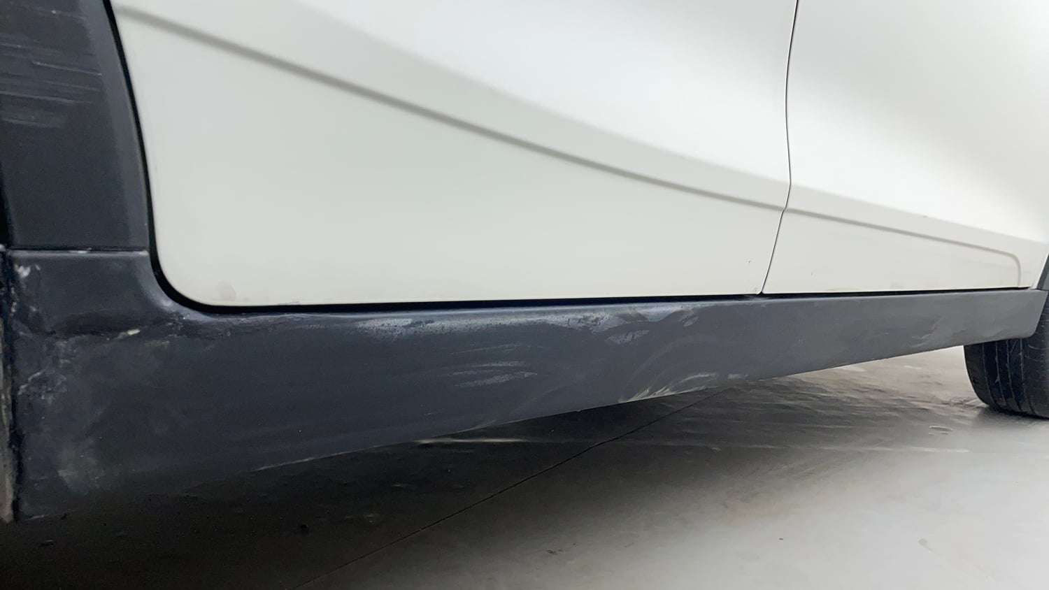 Used 2022 Mahindra XUV 300 W6 1.2 Petrol AMT Petrol Automatic dents MINOR SCRATCH