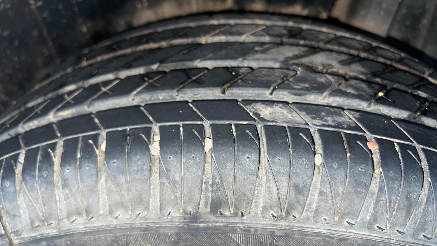 Used 2021 Maruti Suzuki Vitara Brezza ZXi AT SHVS Petrol Automatic tyres LEFT REAR TYRE TREAD VIEW