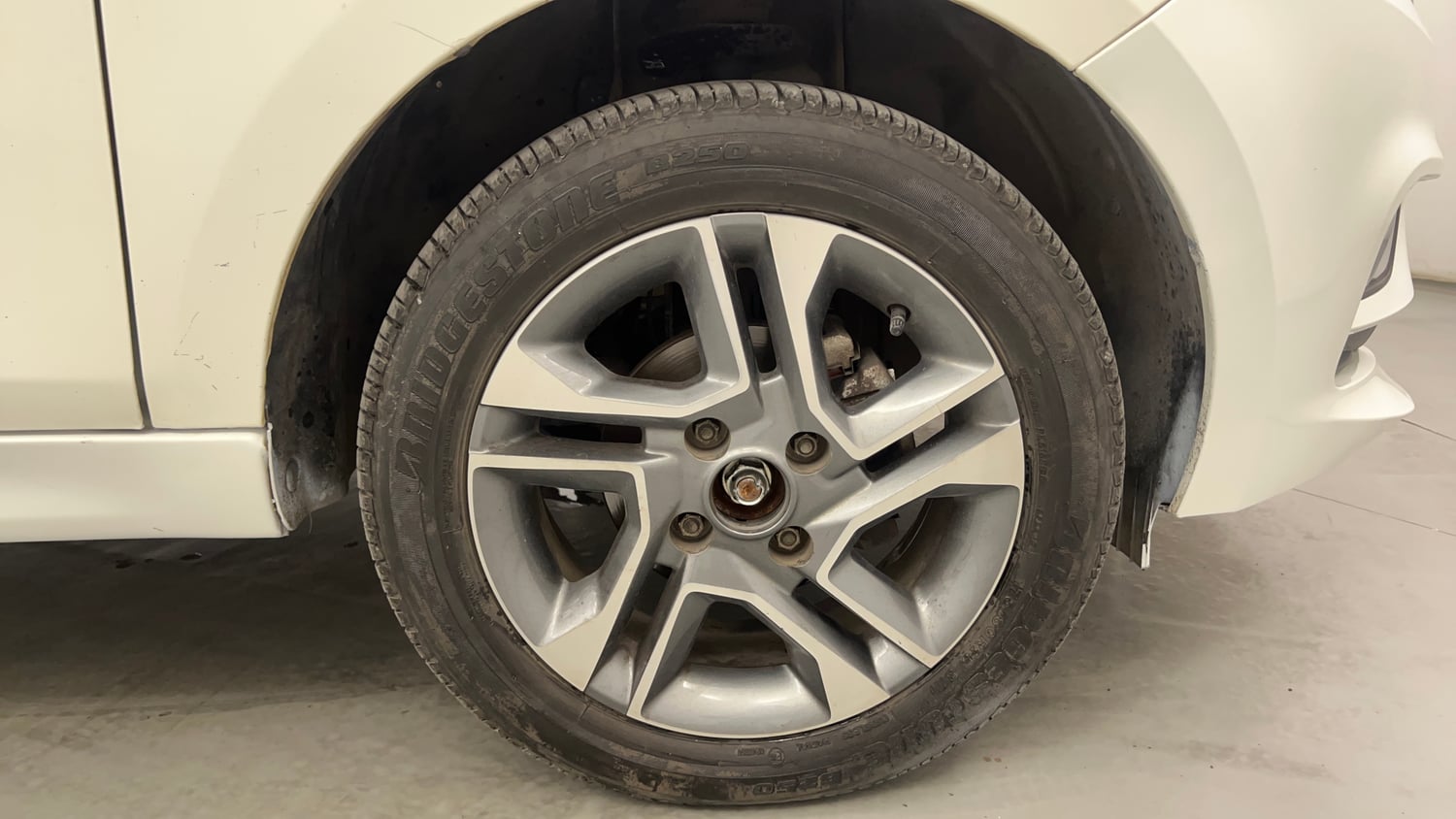 Used 2024 Tata Tigor XZ Plus Petrol Manual tyres RIGHT FRONT TYRE RIM VIEW