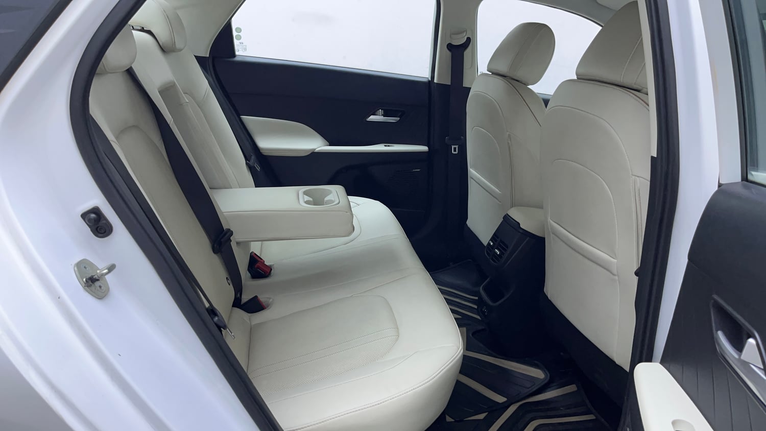 Used 2024 Hyundai Verna SX (O) 1.5 Petrol IVT Petrol Automatic interior RIGHT SIDE REAR DOOR CABIN VIEW