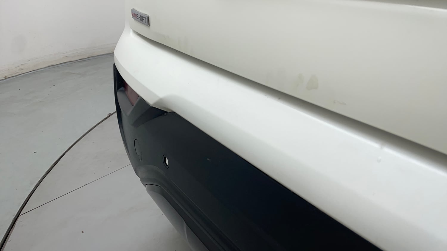 Used 2022 Mahindra XUV 300 W6 1.2 Petrol AMT Petrol Automatic dents MINOR DENT