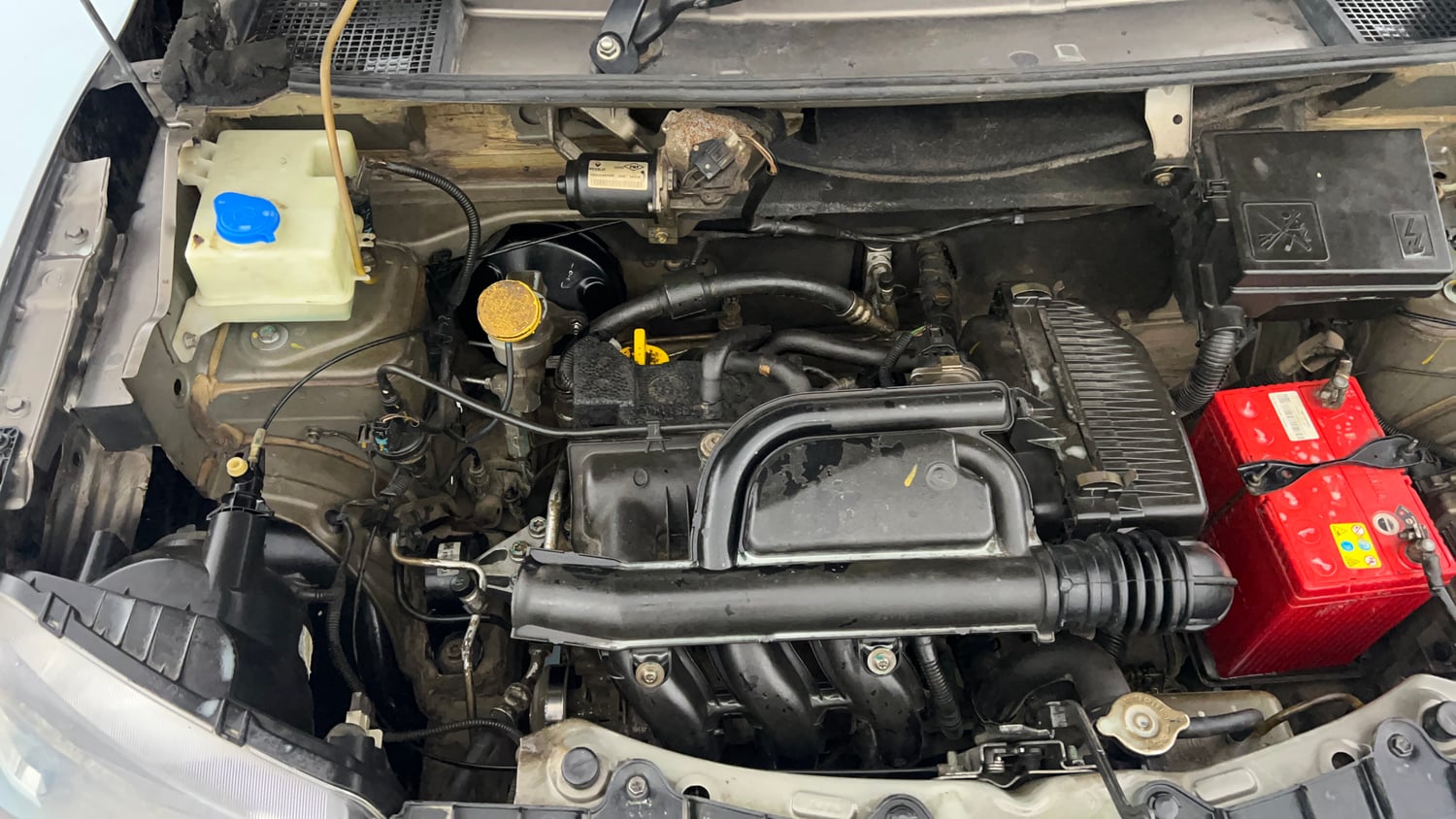 Used 2017 Renault Kwid 1.0 RXT AMT Petrol Automatic engine ENGINE RIGHT SIDE VIEW