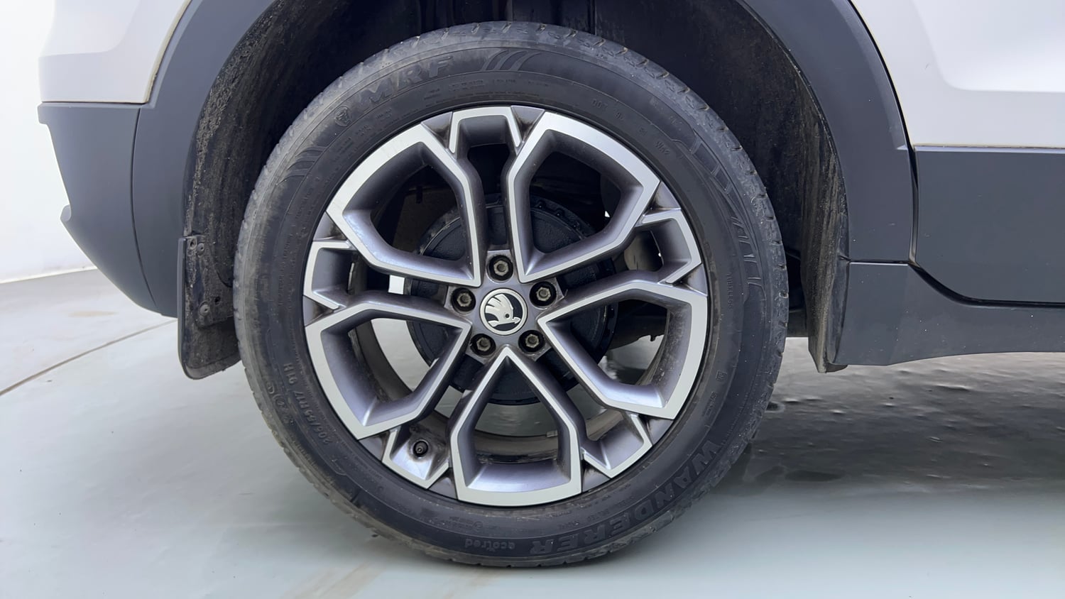 Used 2022 Skoda Kushaq Style 1.5L TSI DSG (6 Airbags) Petrol Automatic tyres RIGHT REAR TYRE RIM VIEW