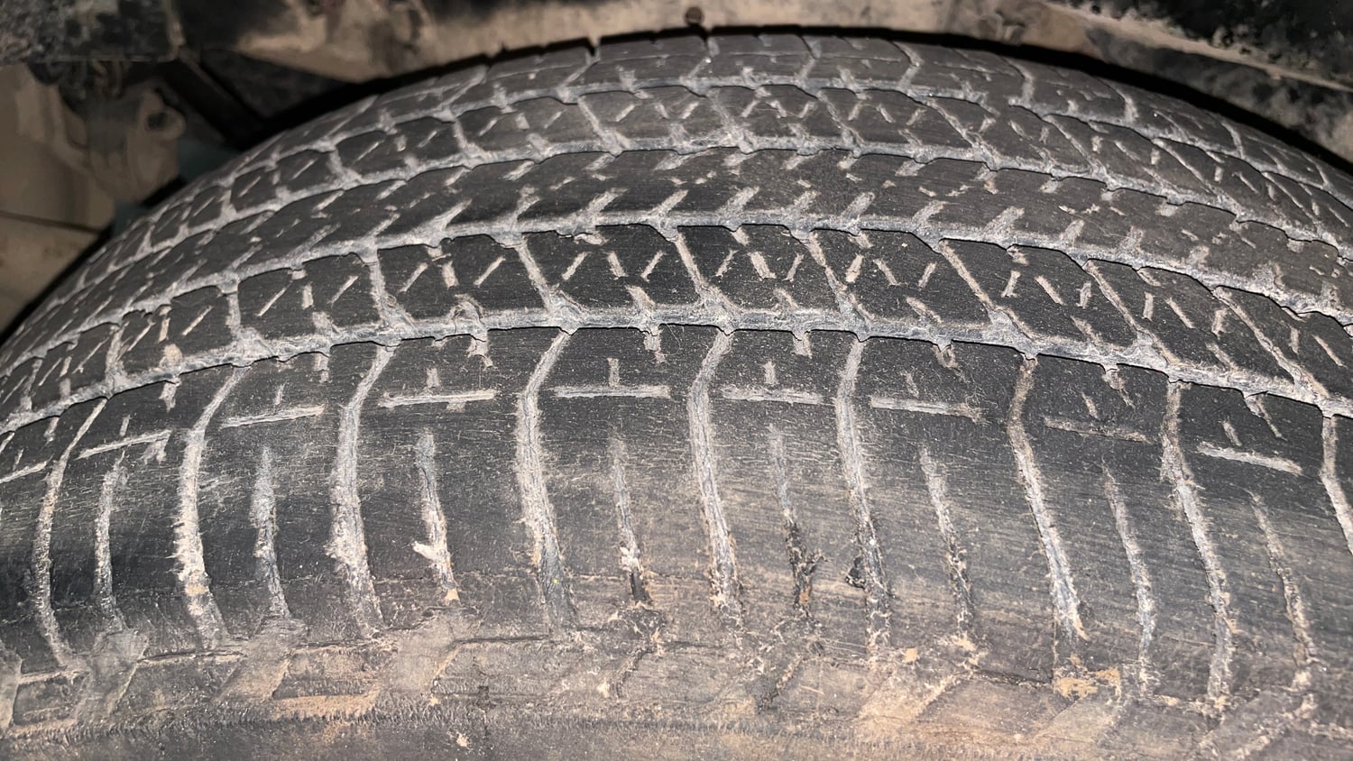 Used 2018 Mahindra XUV500 W9 AT Diesel Automatic tyres RIGHT REAR TYRE TREAD VIEW