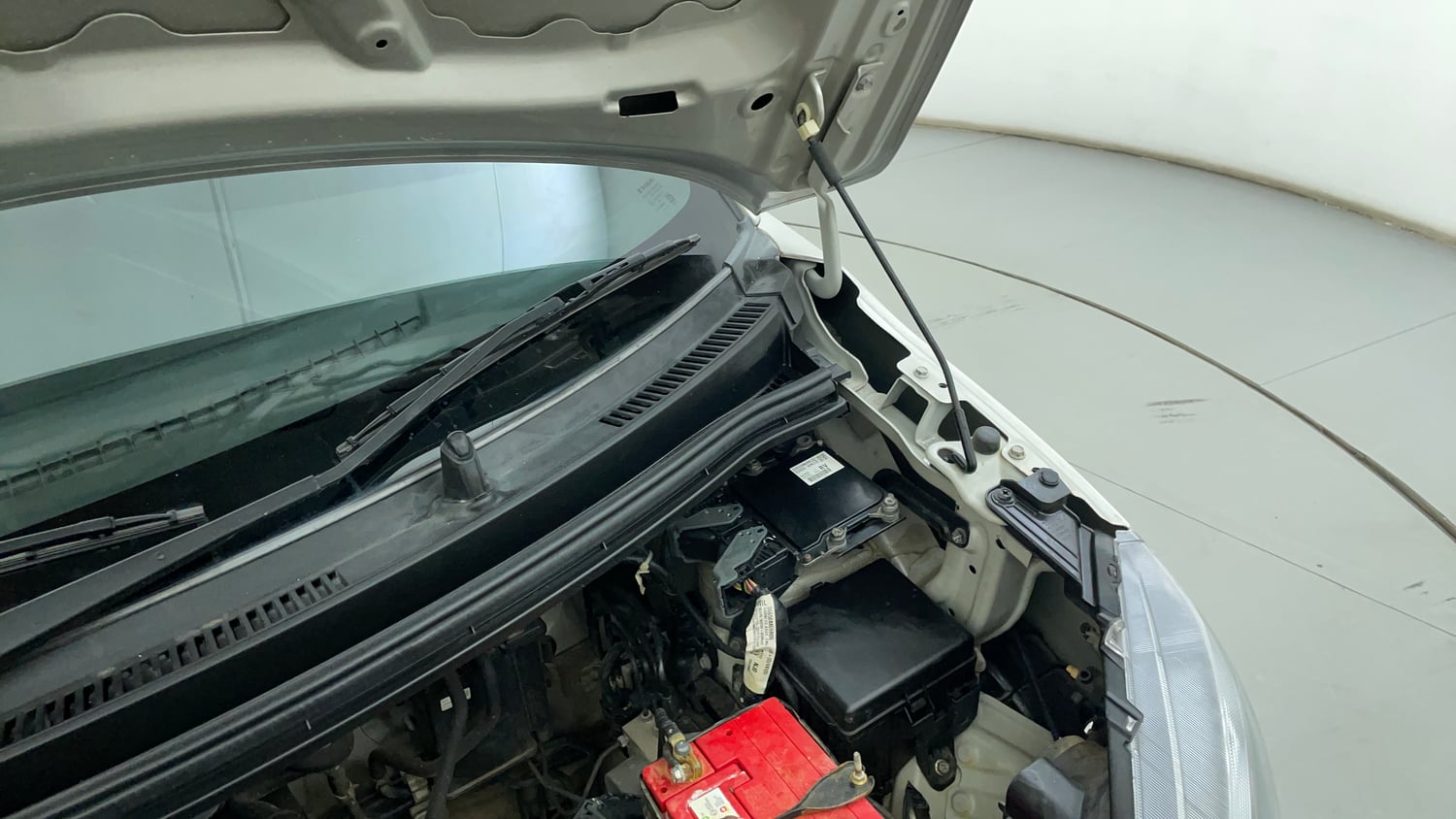 Used 2022 Maruti Suzuki Wagon R VXi (O) 1.2 Petrol Manual engine ENGINE LEFT SIDE HINGE & APRON VIEW