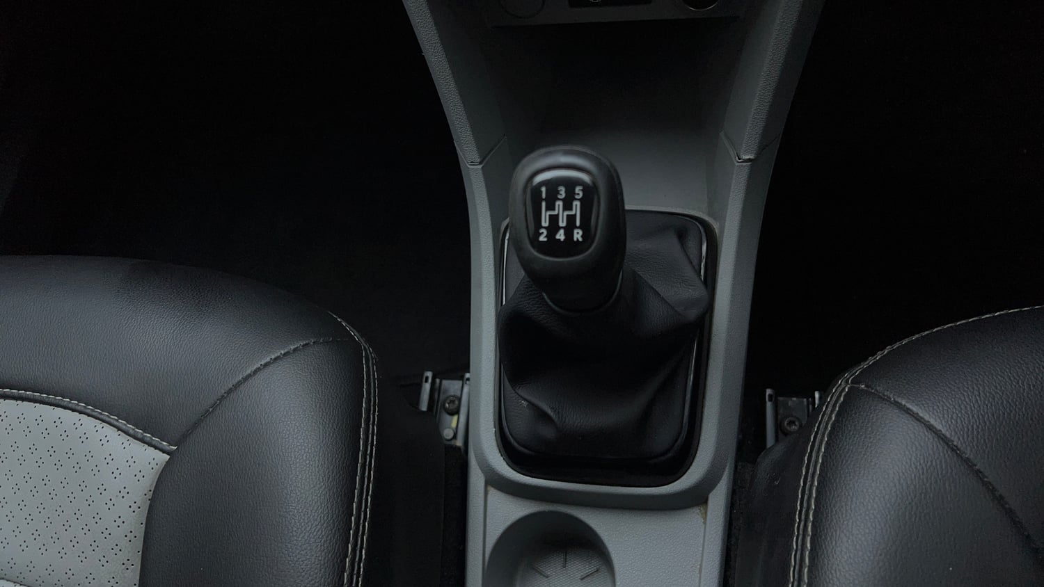 Used 2021 Tata Tiago XT Petrol Manual interior GEAR  KNOB VIEW