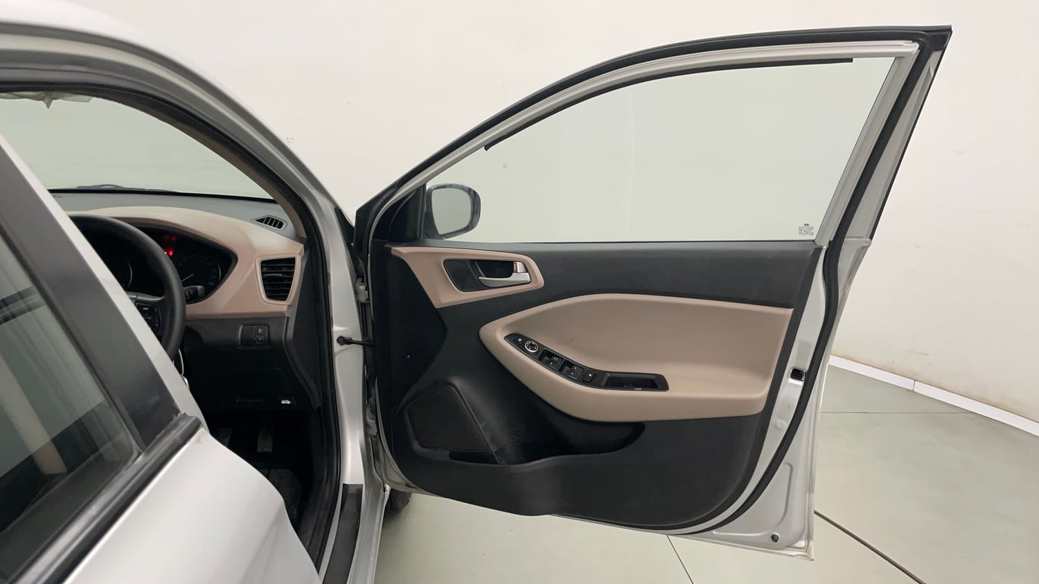Used 2017 Hyundai Elite i20 Sportz 1.2 Petrol Manual interior RIGHT FRONT DOOR OPEN VIEW
