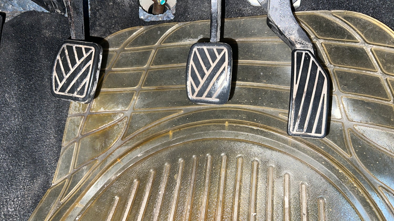 Used 2015 Maruti Suzuki Swift ZXi Petrol Manual interior PEDALS VIEW