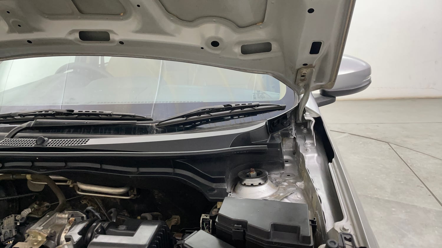 Used 2019 Honda Amaze 1.2 V MT Petrol Petrol Manual engine ENGINE LEFT SIDE HINGE & APRON VIEW