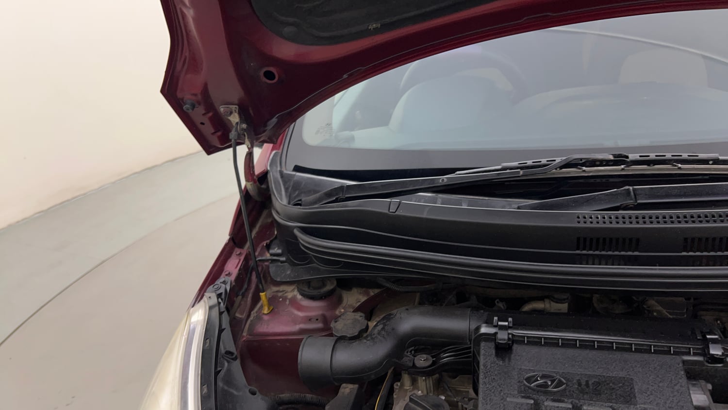 Used 2015 Hyundai Grand i10 Asta 1.1 CRDi (O) Diesel Manual engine ENGINE RIGHT SIDE HINGE & APRON VIEW