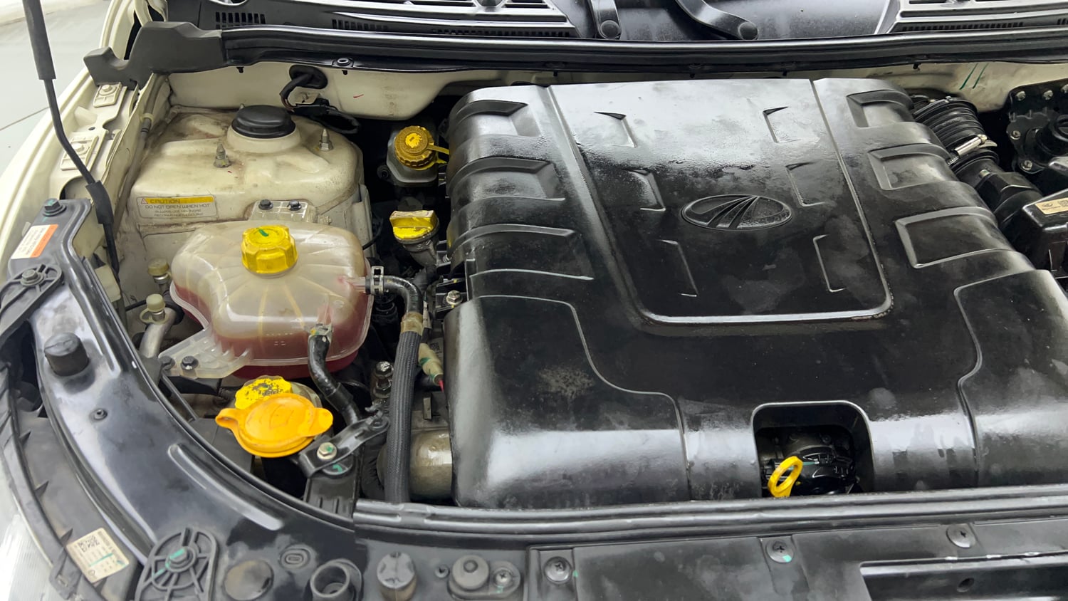 Used 2021 Mahindra XUV500 W7 Diesel Manual engine ENGINE RIGHT SIDE VIEW