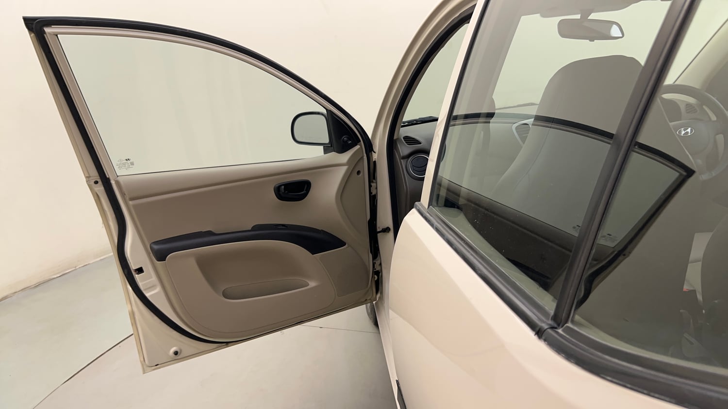 Used 2014 Hyundai i10 Magna 1.1 iRDE2 Petrol Manual interior LEFT FRONT DOOR OPEN VIEW