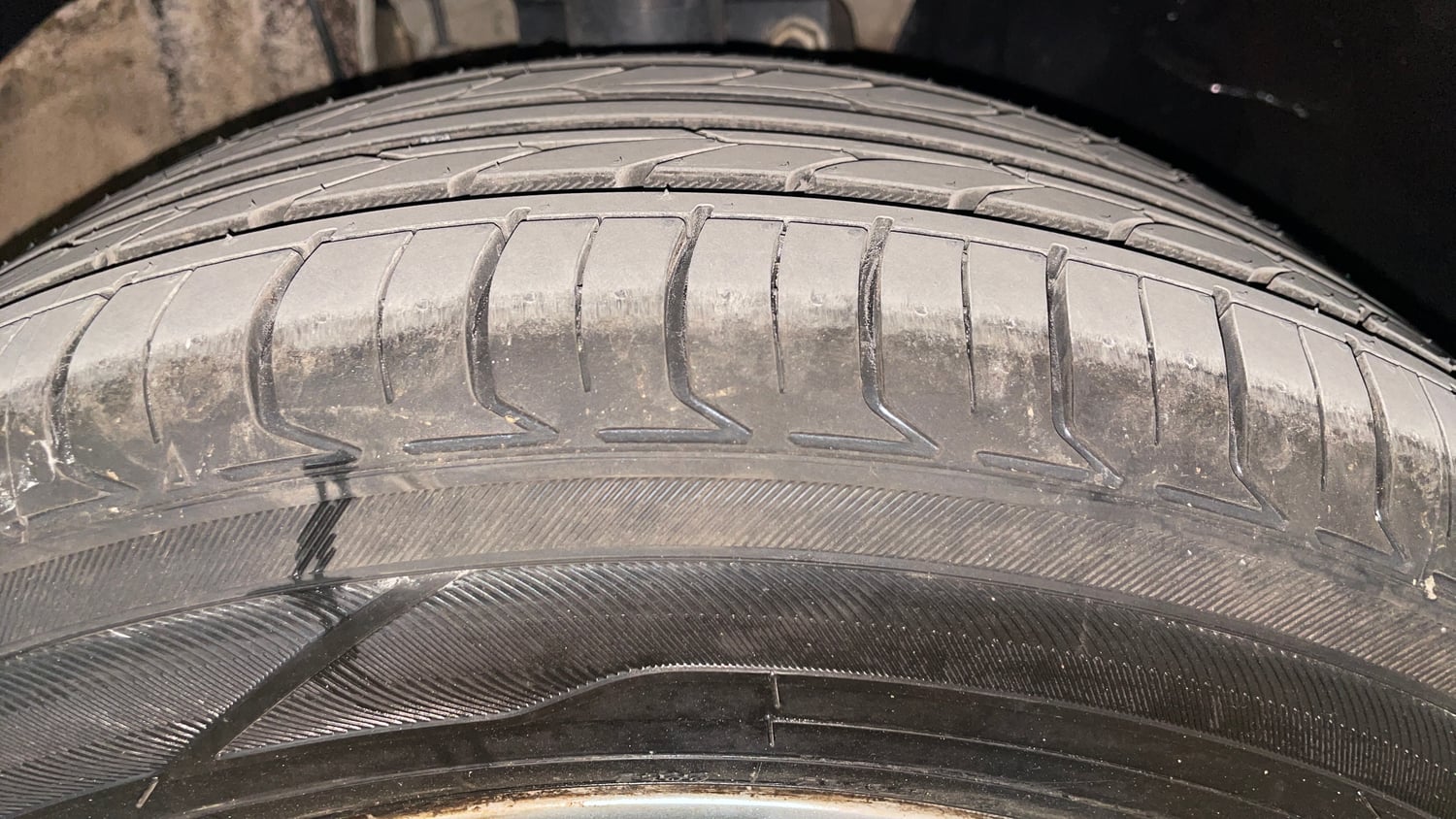 Used 2016 Volkswagen Polo Highline1.2L (P) Petrol Manual tyres RIGHT FRONT TYRE TREAD VIEW
