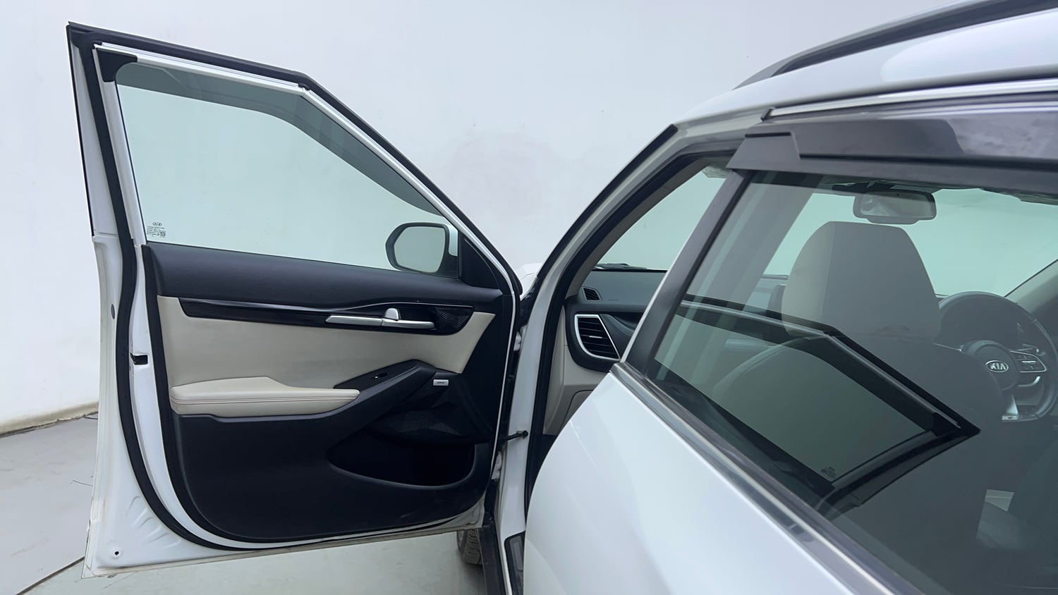 Used 2020 kia Seltos GTX Plus DCT 1.4 Petrol Automatic interior LEFT FRONT DOOR OPEN VIEW