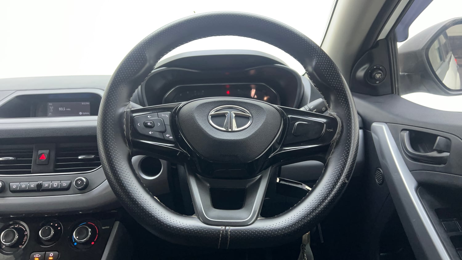 Used 2021 Tata Nexon XM (S) Petrol Manual interior STEERING VIEW