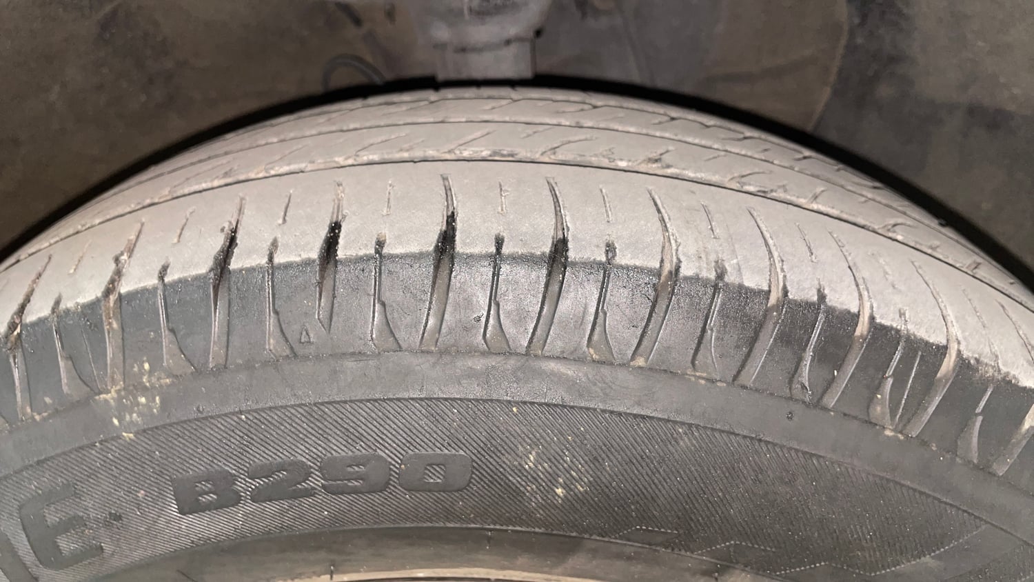Used 2017 Hyundai Elite i20 Sportz 1.2 Petrol Manual tyres RIGHT FRONT TYRE TREAD VIEW
