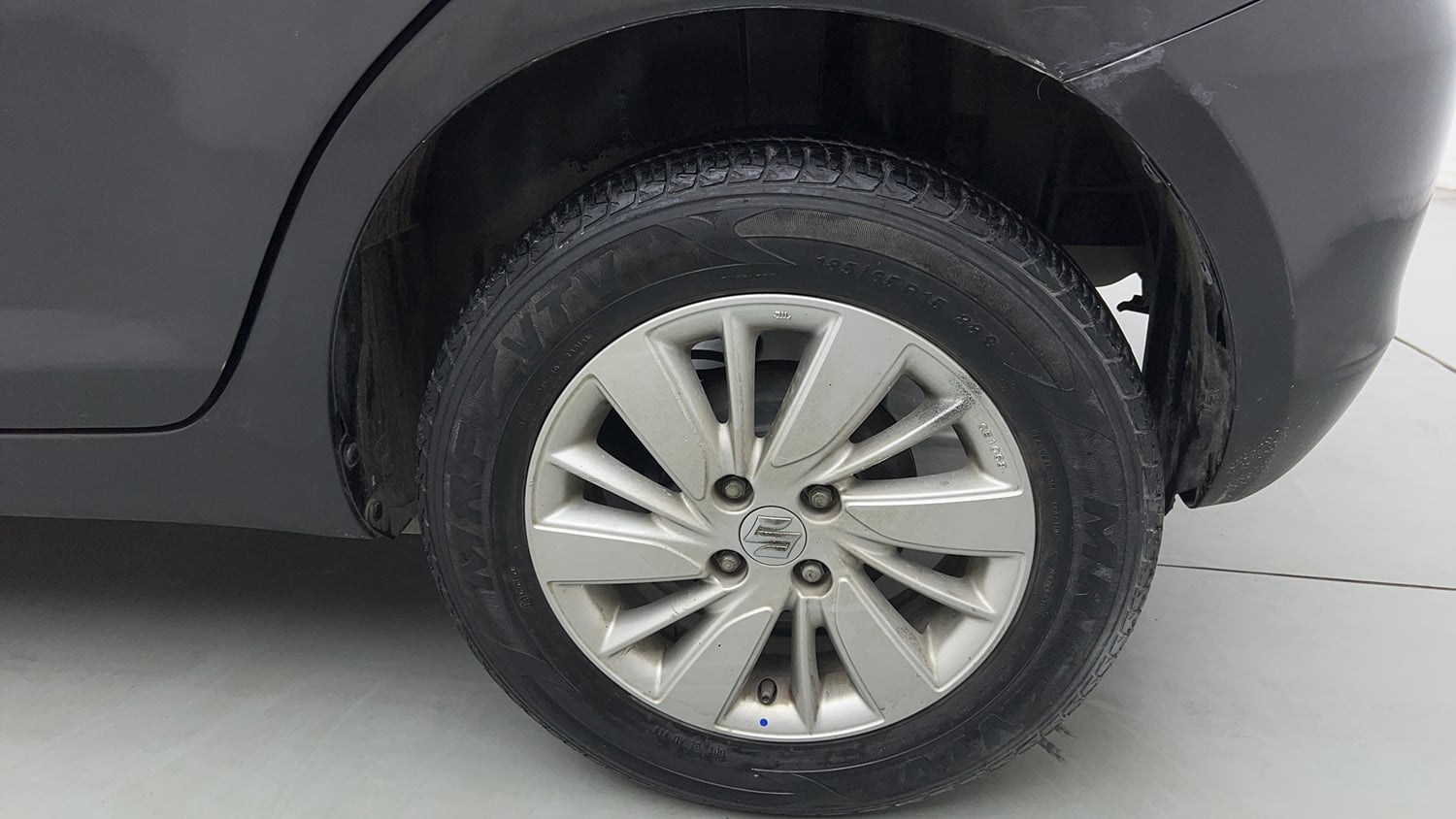 Used 2015 Maruti Suzuki Swift ZXi Petrol Manual tyres LEFT REAR TYRE RIM VIEW