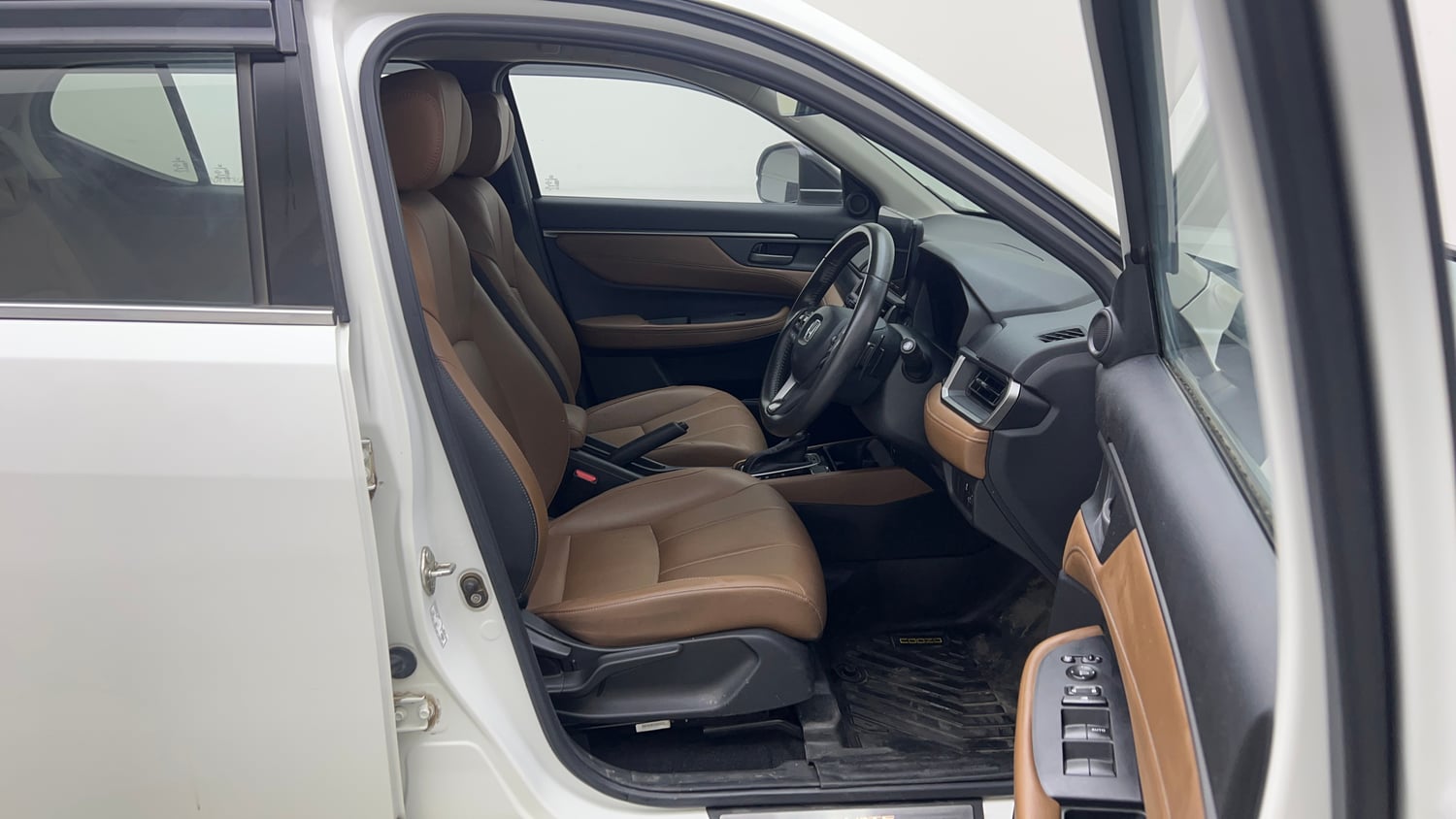 Used 2024 Honda Elevate ZX CVT Petrol Automatic interior RIGHT SIDE FRONT DOOR CABIN VIEW