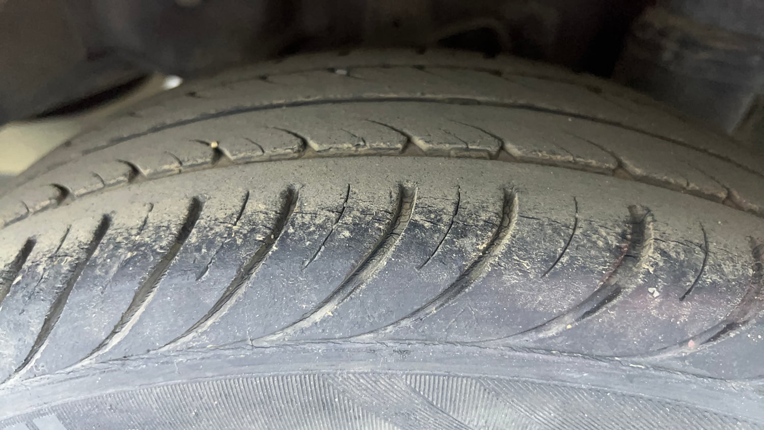 Used 2016 Hyundai Eon Magna + Petrol Manual tyres LEFT REAR TYRE TREAD VIEW