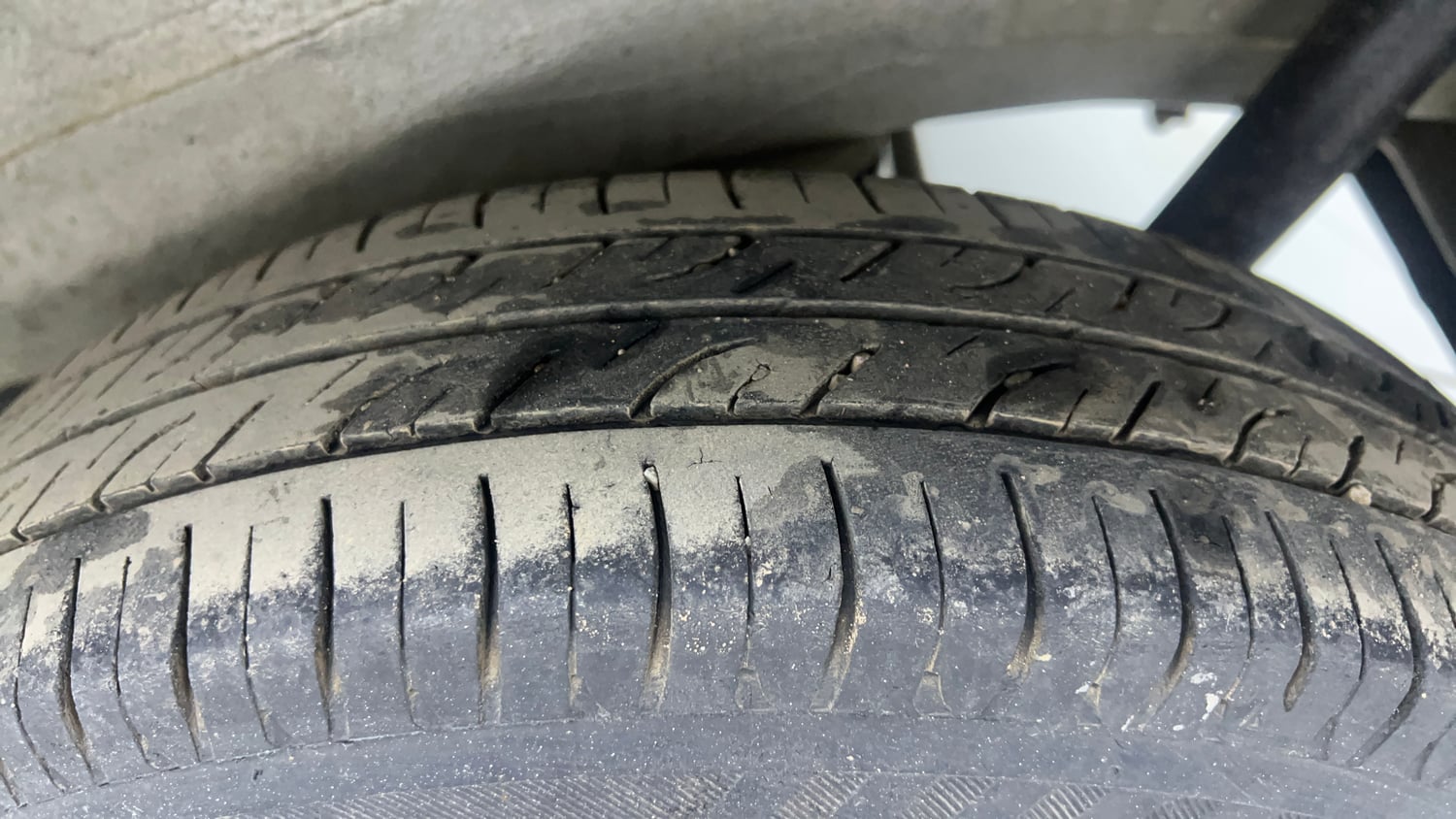 Used 2012 Maruti Suzuki Wagon R LXi Petrol Manual tyres LEFT REAR TYRE TREAD VIEW
