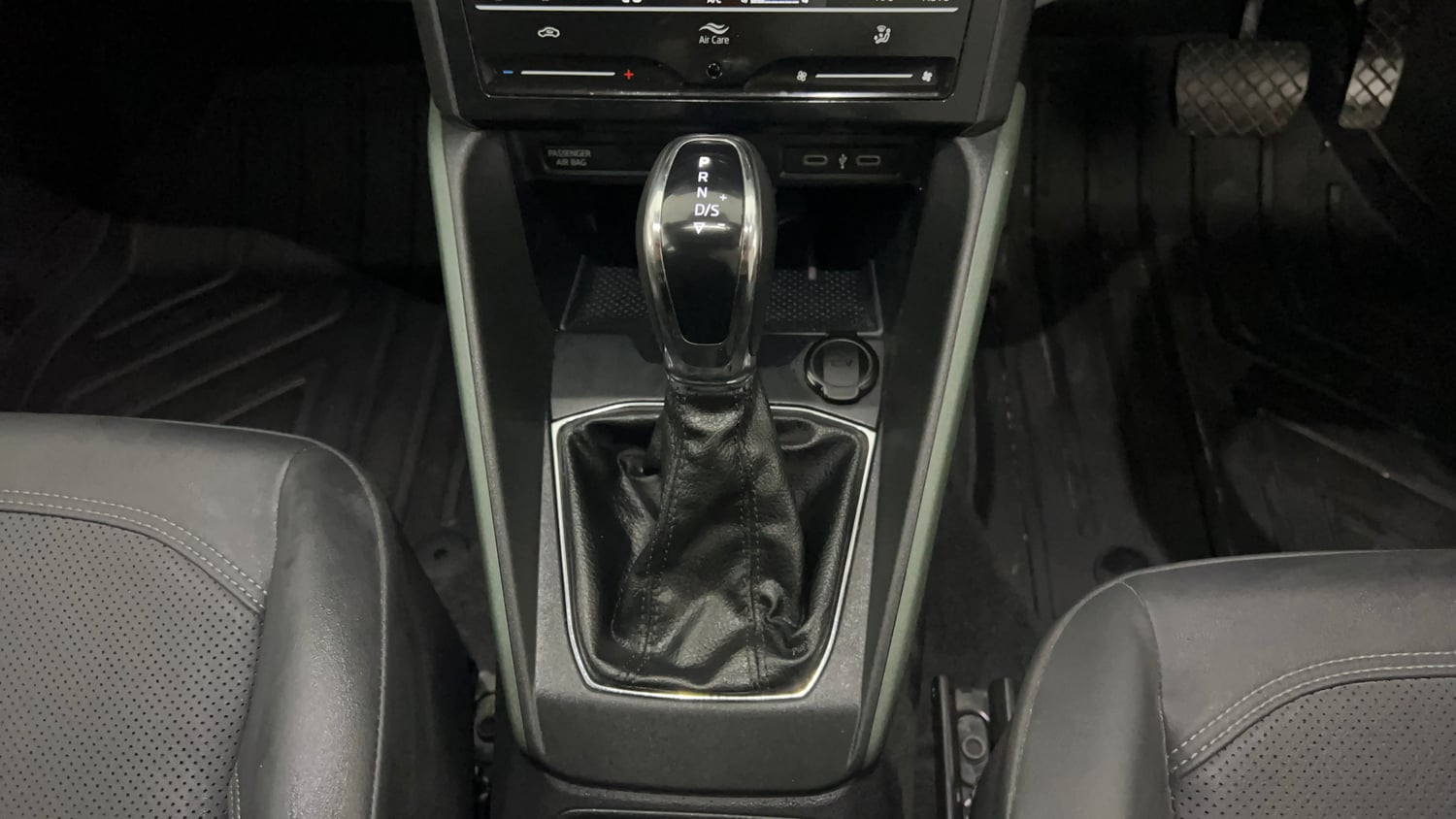 Used 2025 Skoda Kylaq Prestige AT Petrol Automatic interior GEAR  KNOB VIEW