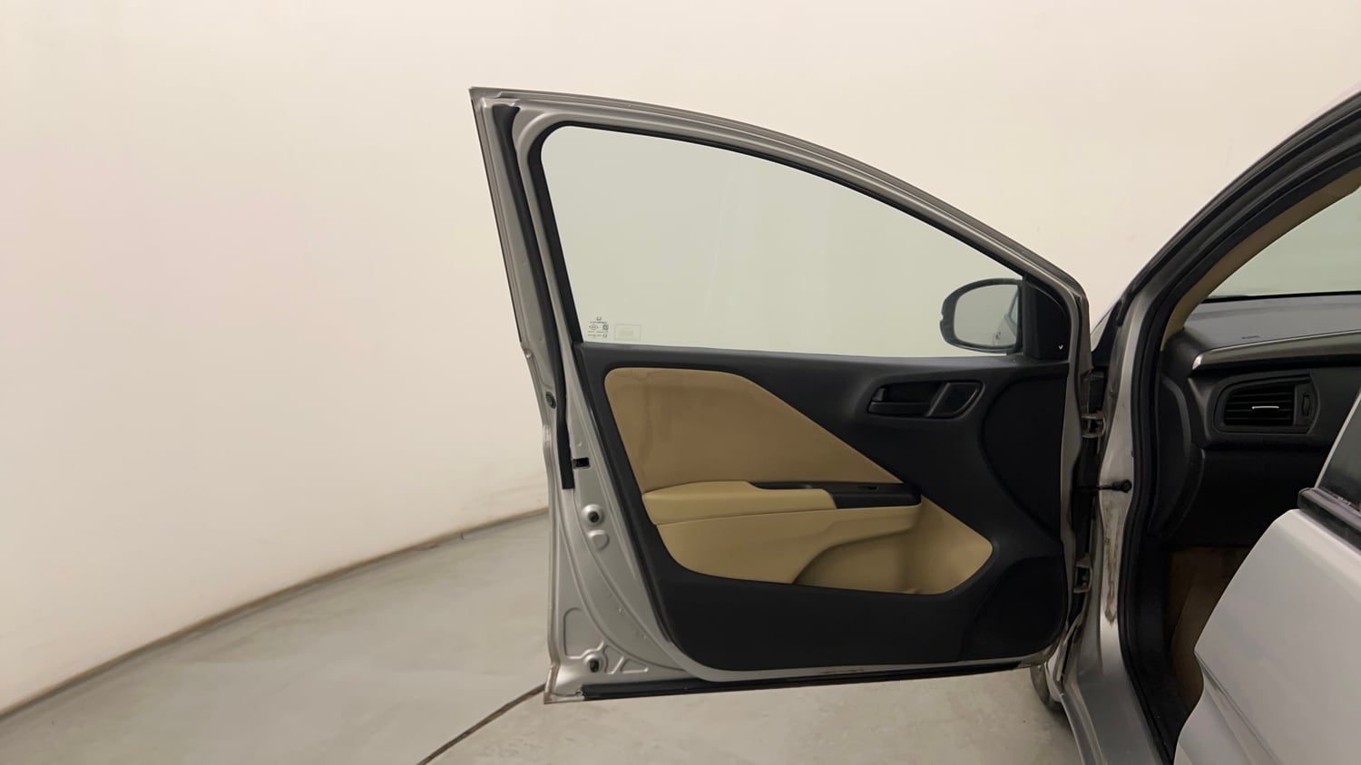 Used 2014 Honda City SV Petrol Manual interior LEFT FRONT DOOR OPEN VIEW