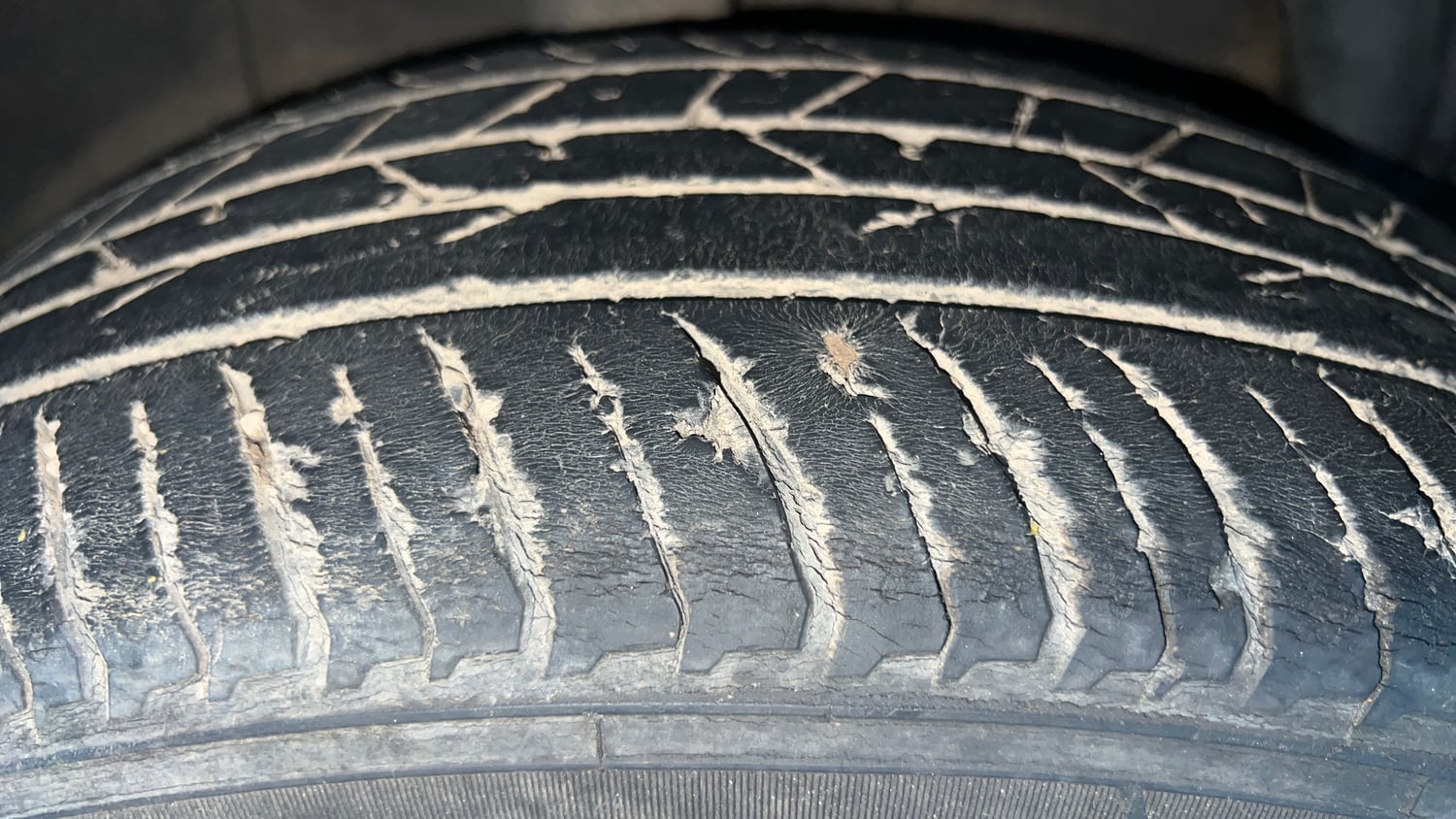 Used 2021 Nissan Magnite XV Premium Turbo (O) Petrol Manual tyres RIGHT REAR TYRE TREAD VIEW