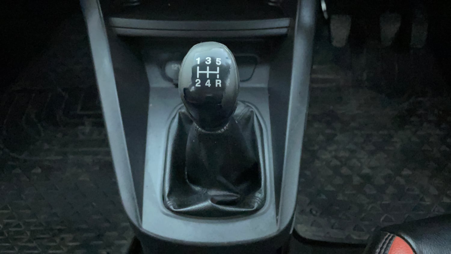 Used 2018 Ford Figo Titanium1.5 TDCi Diesel Manual interior GEAR  KNOB VIEW