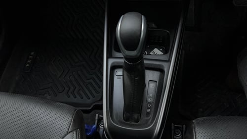 Used 2024 Maruti Suzuki XL6 Alpha AT Petrol Petrol Automatic interior GEAR  KNOB VIEW