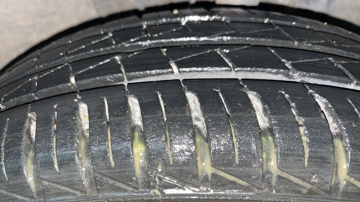 Used 2023 Renault Kwid RXT 1.0 Petrol Manual tyres RIGHT FRONT TYRE TREAD VIEW
