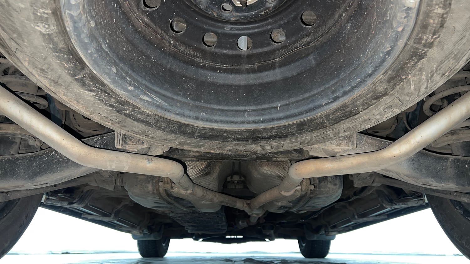 Used 2021 Mahindra XUV500 W7 Diesel Manual extra REAR UNDERBODY VIEW (TAKEN FROM REAR)
