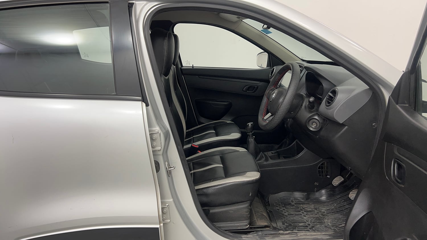 Used 2018 Renault Kwid RXT Petrol Manual interior RIGHT SIDE FRONT DOOR CABIN VIEW