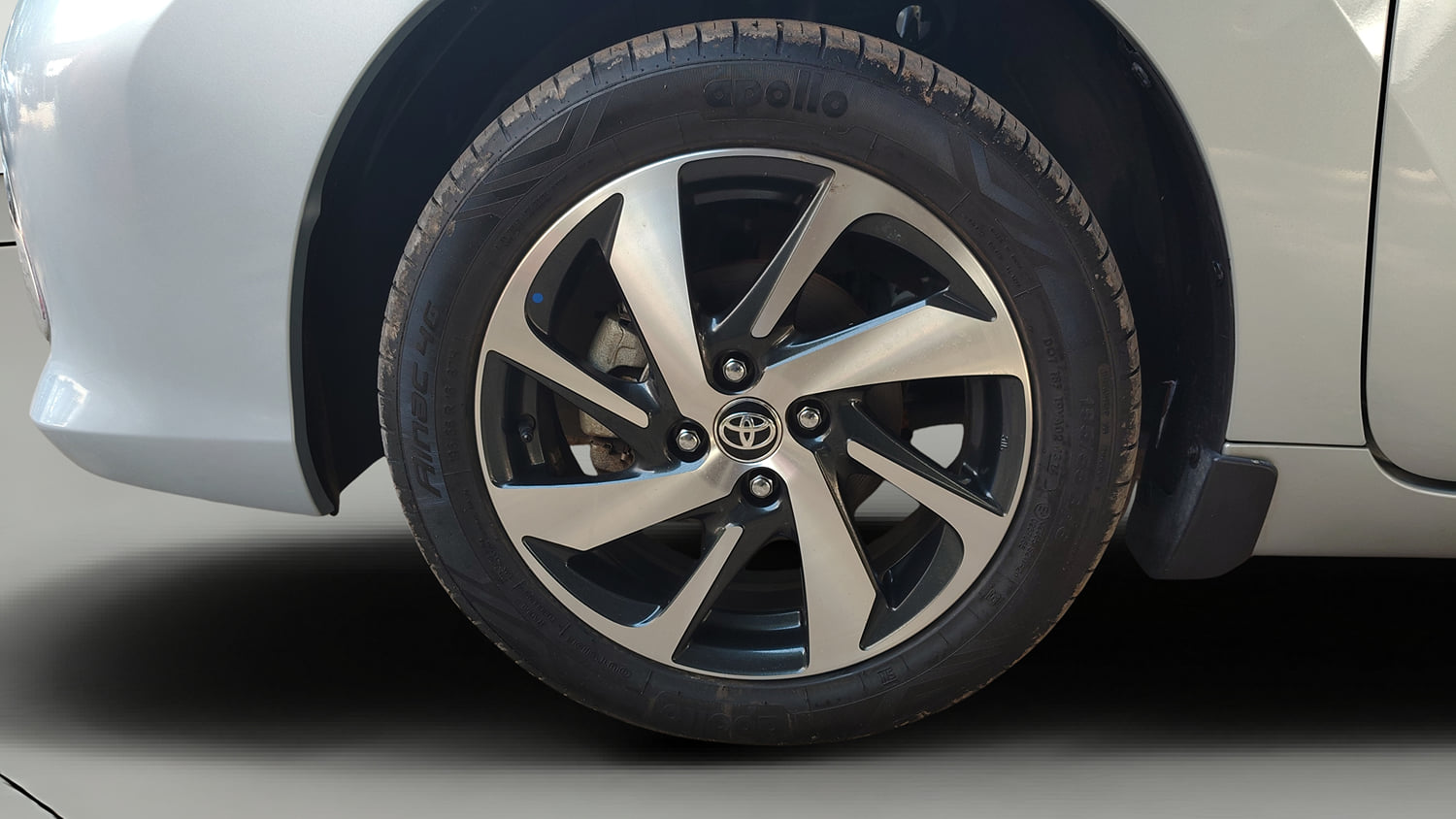 Used 2024 Toyota Glanza V Petrol Manual tyres LEFT FRONT TYRE RIM VIEW