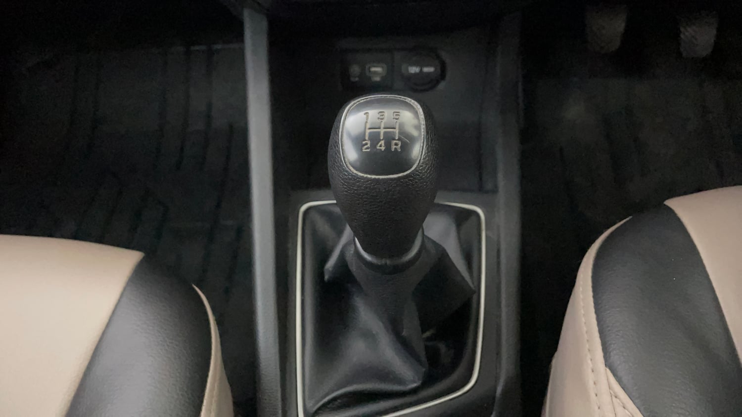 Used 2016 Hyundai Elite i20 Sportz 1.2 Petrol Manual interior GEAR  KNOB VIEW