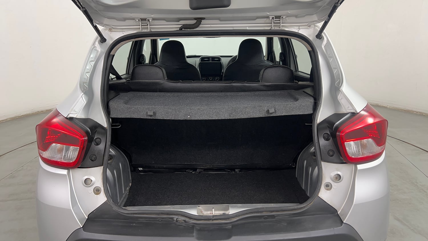 Used 2018 Renault Kwid RXT Petrol Manual interior DICKY INSIDE VIEW