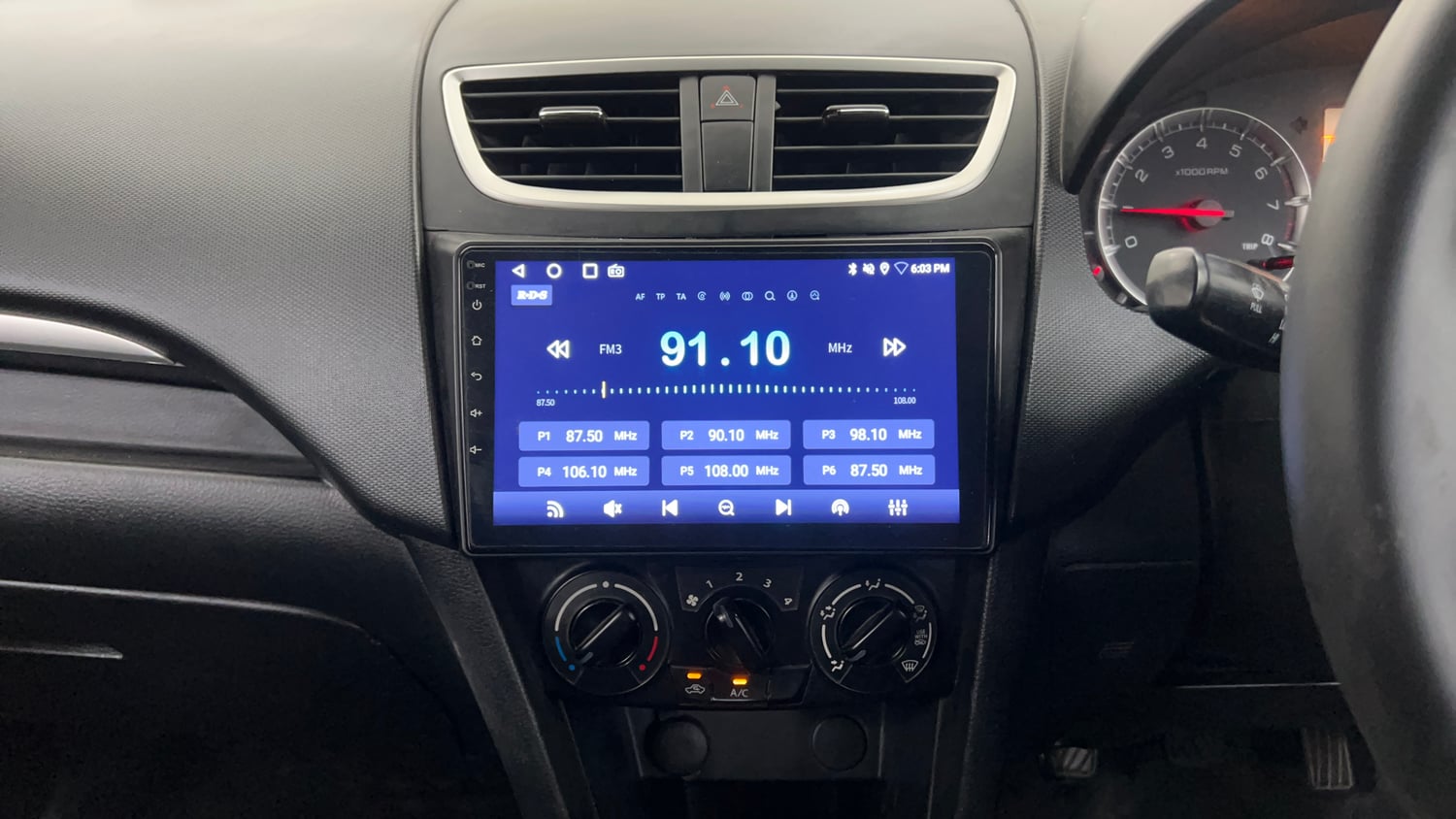 Used 2014 Maruti Suzuki Swift VXi Petrol Manual interior MUSIC SYSTEM & AC CONTROL VIEW