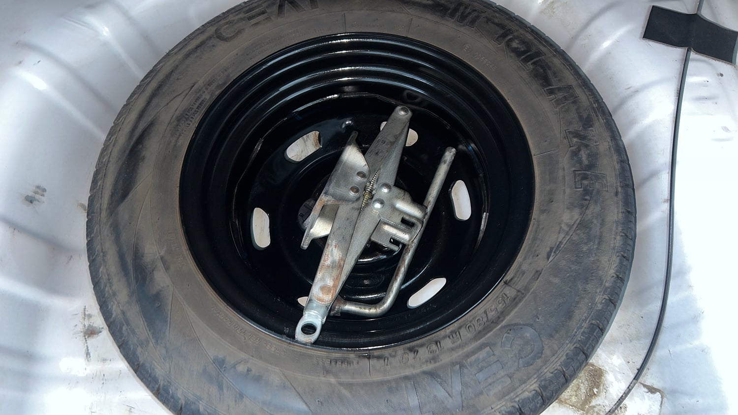 Used 2018 Renault Kwid RXL Petrol Manual tyres SPARE TYRE VIEW