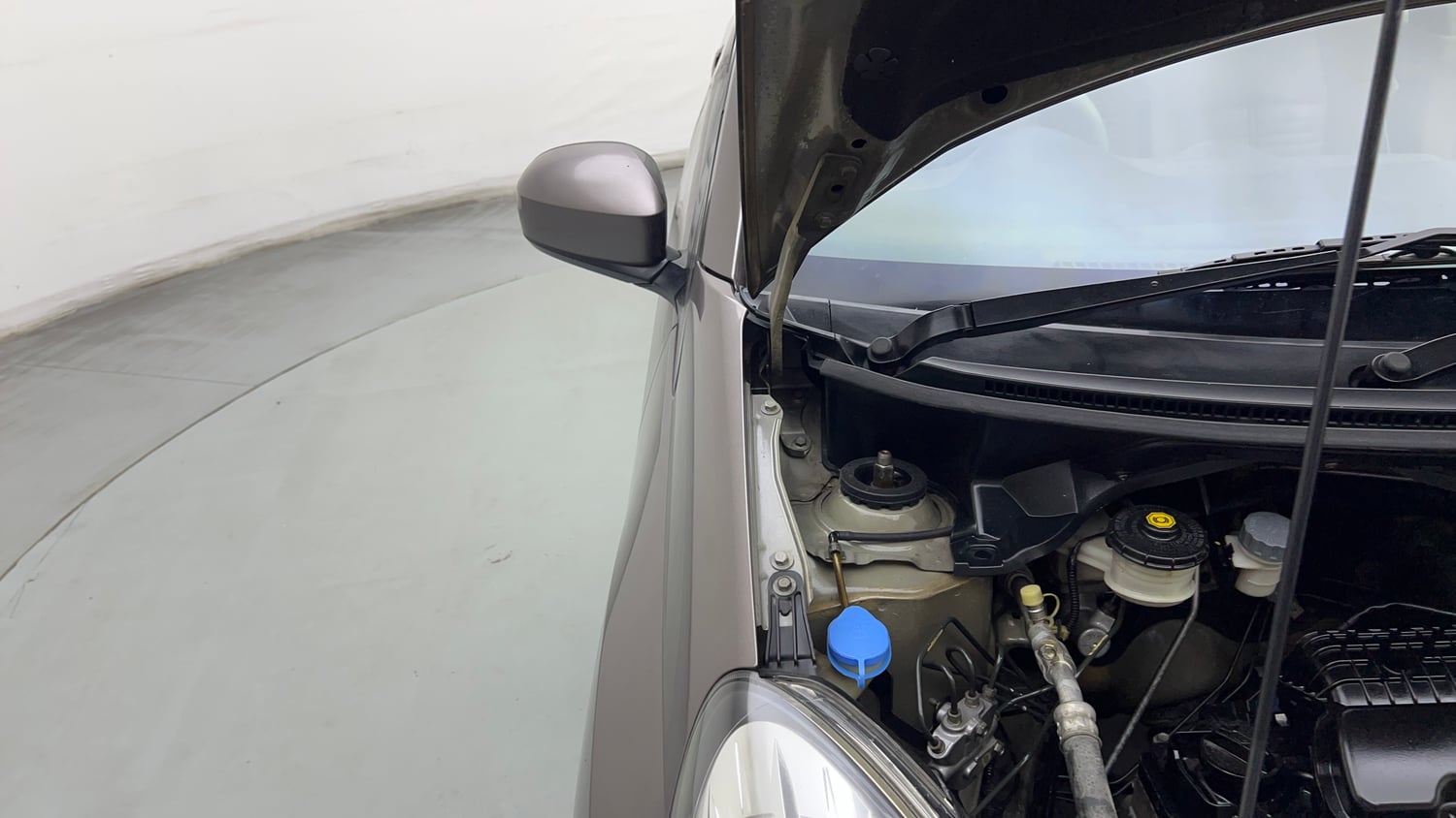 Used 2013 Honda Amaze 1.2 S i-VTEC Petrol Manual engine ENGINE RIGHT SIDE HINGE & APRON VIEW