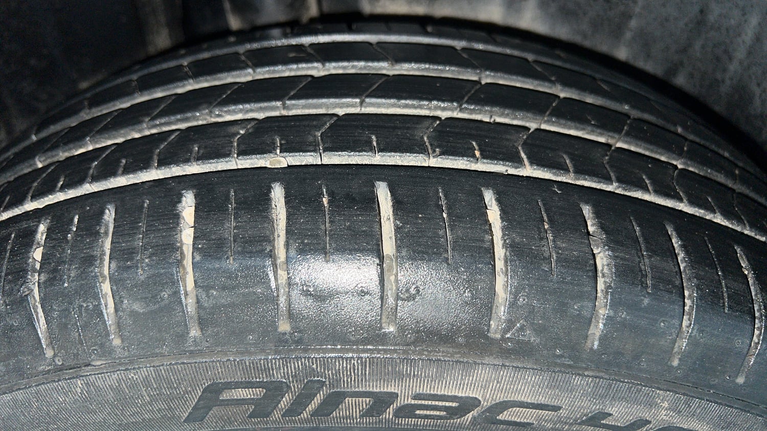 Used 2022 Maruti Suzuki Baleno Alpha AGS Petrol Automatic tyres RIGHT REAR TYRE TREAD VIEW